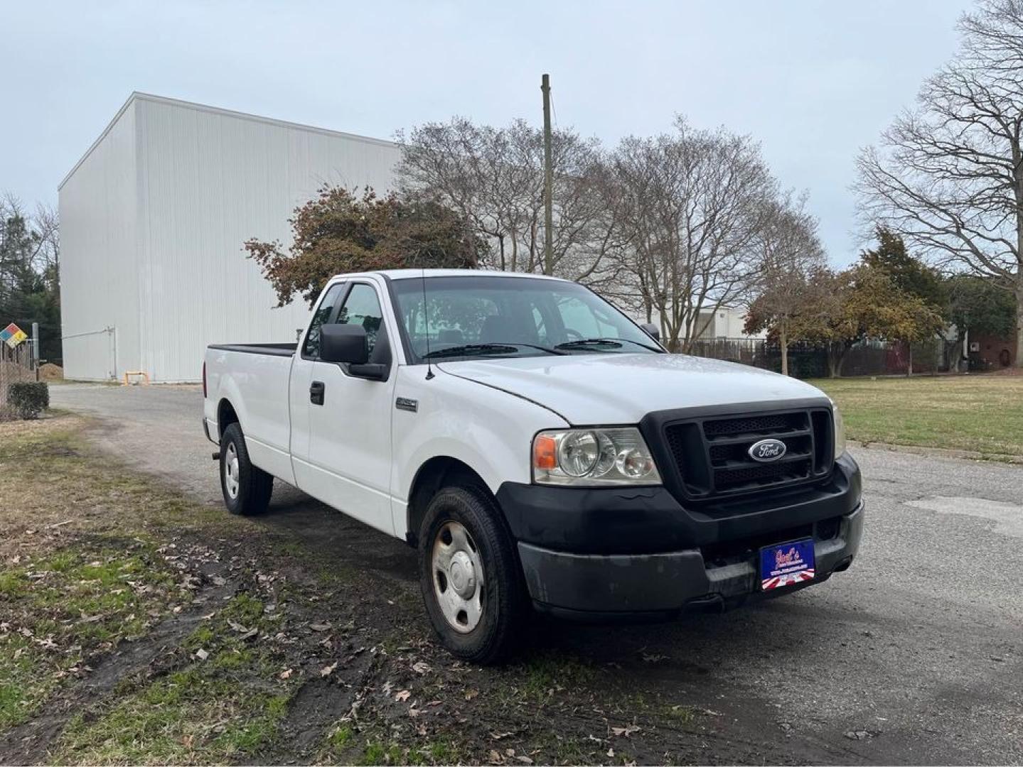 2005 WHITE /Grey Ford F-150 XL (1FTRF12W75N) with an 4.6 V8 engine, Automatic transmission, located at 5700 Curlew Drive, Norfolk, VA, 23502, (757) 455-6330, 36.841885, -76.209412 - Photo#1